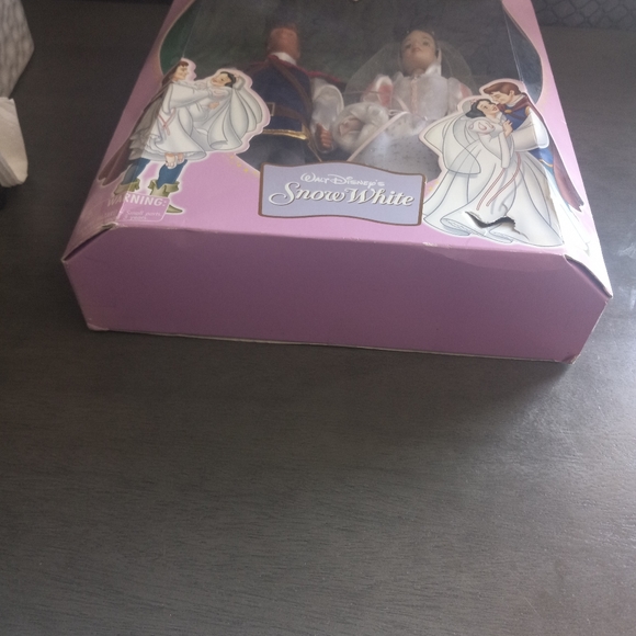 2005 Special Edition Walt Disney Snow White Wedding Doll Set - Picture 7 of 13